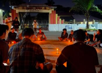 Kaburnya 11 Tahanan Kolut, Mahasiswa Gelar Doa Bersama di Polda Sultra