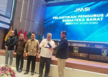 JMSI Sumbar Resmi Dilantik, Profesionalisme Media Jadi Sorotan Teguh Santosa